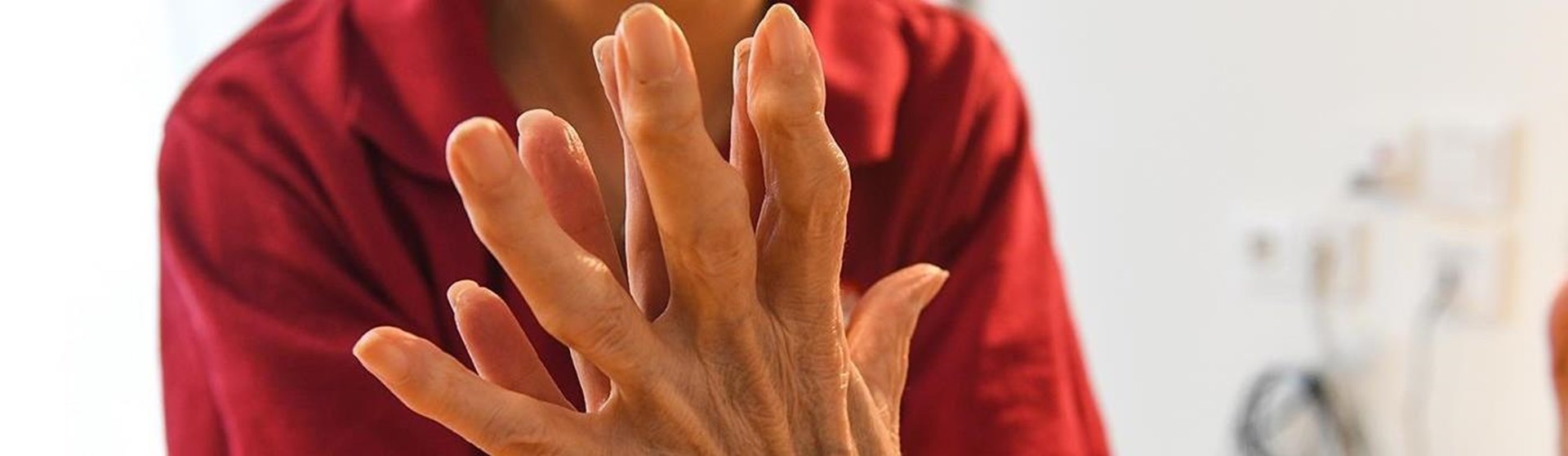 Die Hand einer älteren Person